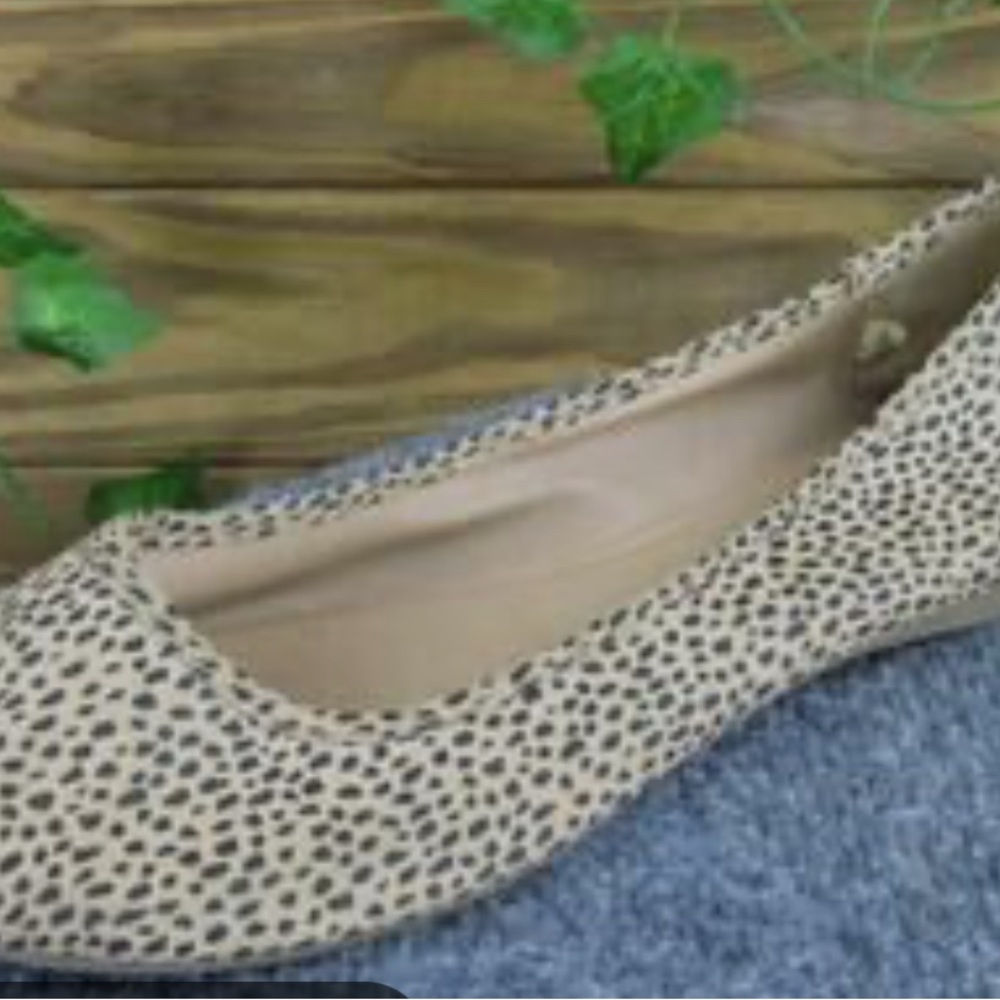Universal Thread Tan and Black Animal Patterned Flats Womens 8